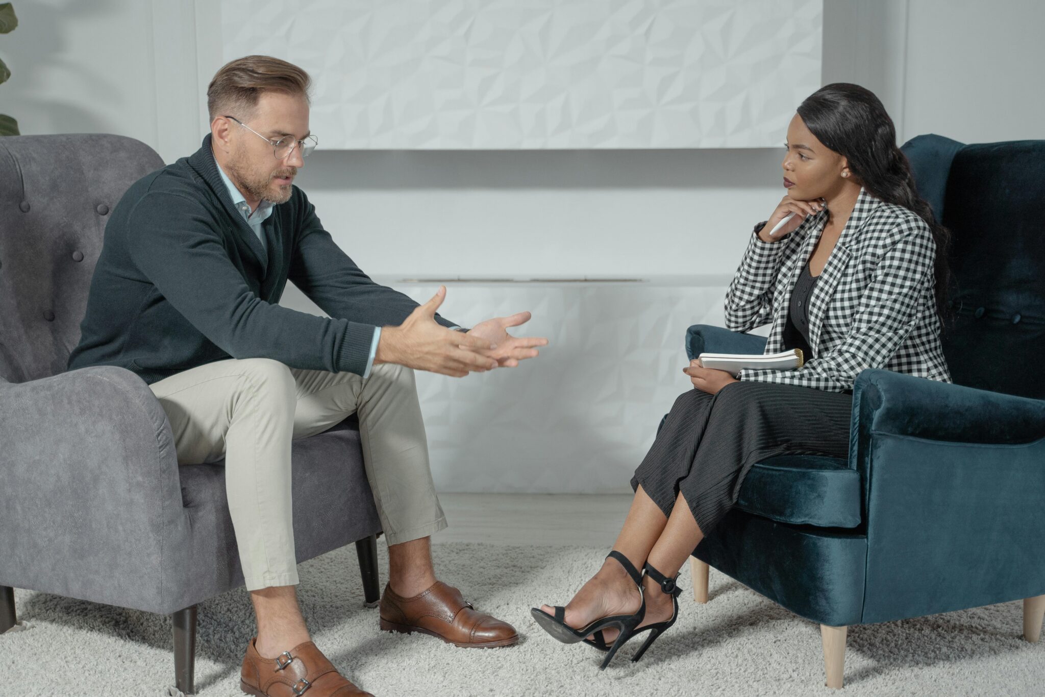 Interview. Speaking 9 Body Language Tips For Interviews: Mastering Non-Verbal Communication ...